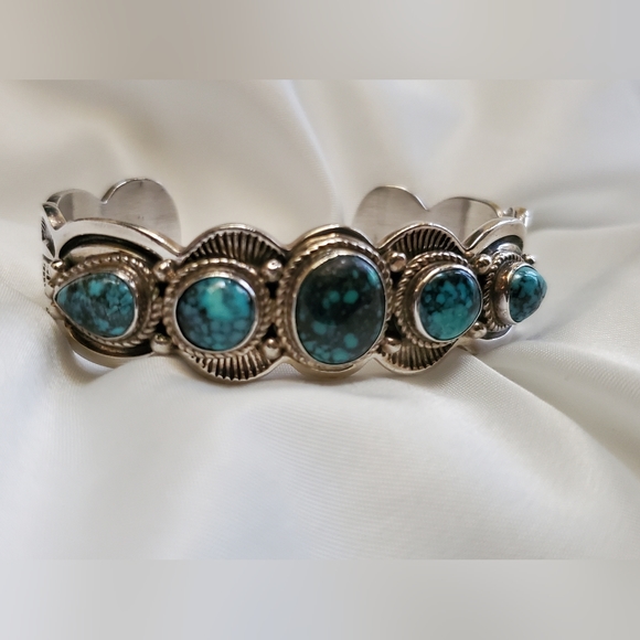 AUTHENTIC EUC NATIVE AMERICAN STERLING AND TURQUOISE CUFF BRACELET - Picture 11 of 15